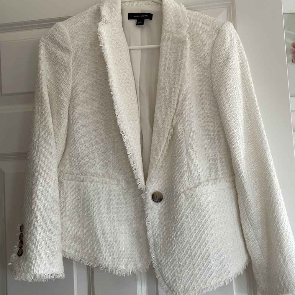 Like-new Ann Taylor blazer size 4
